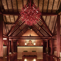 Отель Four Seasons Resort Bora Bora интерьер отеля