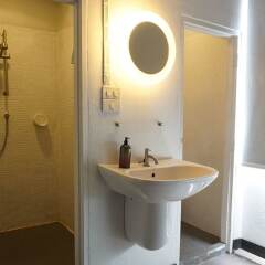 Отель River View Guest House Бангкок ванная