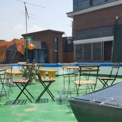 Seoul Forest Guesthouse - Hostel с домашними животными