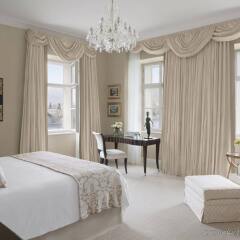 Отель Four Seasons Hotel Prague Чехия, Прага - 6 отзывов об отеле, цены и фото номеров - забронировать отель Four Seasons Hotel Prague онлайн комната для гостей фото 2