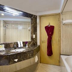 City Seasons Hotel Dubai ванная