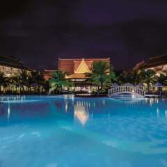 Отель Sokha Beach Resort бассейн