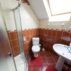 Гостиница Guest House Podobovets 2000 Украина, Поляна - отзывы, цены и фото номеров - забронировать гостиницу Guest House Podobovets 2000 онлайн ванная