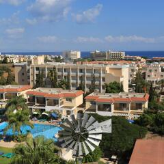 Jacaranda Hotel Apartments пляж