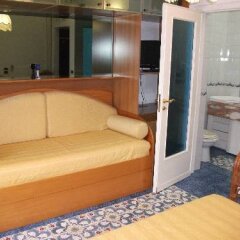 Отель Holidays Baia D'Amalfi Италия, Амальфи - отзывы, цены и фото номеров - забронировать отель Holidays Baia D'Amalfi онлайн комната для гостей фото 2