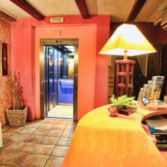 Отель Hostal Isabel Испания, Бланес - отзывы, цены и фото номеров - забронировать отель Hostal Isabel онлайн спортивное сооружение