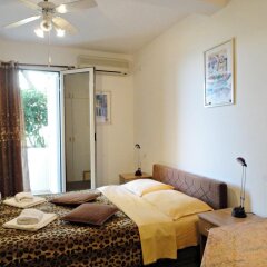 Отель Sun Rose Apartments Черногория, Свети-Стефан - отзывы, цены и фото номеров - забронировать отель Sun Rose Apartments онлайн комната для гостей фото 2