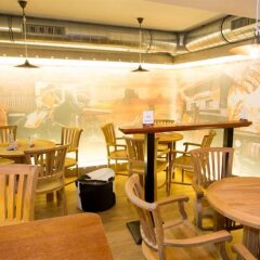 Отель a&t Holiday Hostel Австрия, Вена - 9 отзывов об отеле, цены и фото номеров - забронировать отель a&t Holiday Hostel онлайн питание фото 2