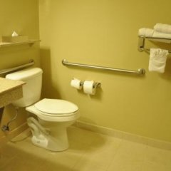 Country Inn & Suites by Radisson, Covington, LA in Mandeville, United States of America from 126$, photos, reviews - zenhotels.com bathroom photo 2