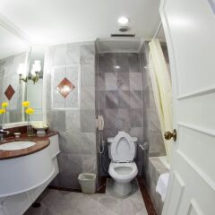 Отель Windsor Suites And Convention Бангкок ванная