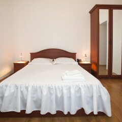 Гостиница Renaissance Suites Odessa комната для гостей фото 3