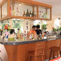 Отель Sea Breeze Jomtien Resort гостиничный бар