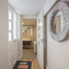 Отель Enchanting Hampstead Home by the pond интерьер отеля