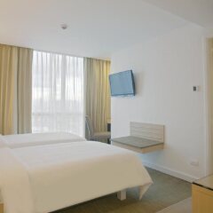Отель St Giles Makati Филиппины, Макати - отзывы, цены и фото номеров - забронировать отель St Giles Makati онлайн комната для гостей фото 2