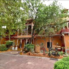 Отель Chokhi Dhani Resort Jaipur парковка
