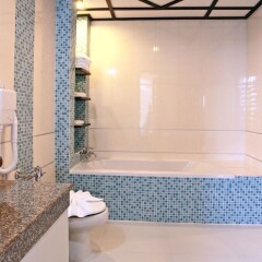 Отель Pattaya Loft Hotel Таиланд, Паттайя - отзывы, цены и фото номеров - забронировать отель Pattaya Loft Hotel онлайн ванная фото 2
