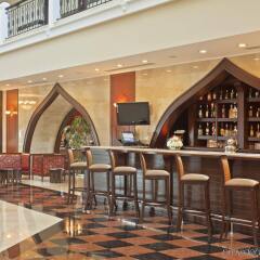 Crowne Plaza Hotel Antalya Турция, Анталья - 10 отзывов об отеле, цены и фото номеров - забронировать отель Crowne Plaza Hotel Antalya онлайн гостиничный бар