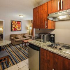 Отель Ramada by Wyndham Vancouver Downtown Канада, Ванкувер - отзывы, цены и фото номеров - забронировать отель Ramada by Wyndham Vancouver Downtown онлайн в номере