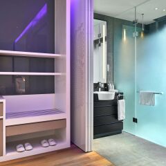 Отель YOTEL Singapore Orchard Road удобства в номере фото 3