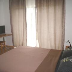 Отель House With 2 Bedrooms in Conceição, With Wonderful sea View, Enclosed Garden and Wifi - 800 m From the Beach Орта комната для гостей фото 2
