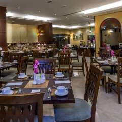 First Central Hotel Suites питание