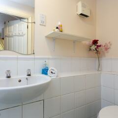 Отель 3 Bedroom Flat Near Canary Wharf ванная фото 2