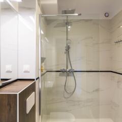 Отель Executive 3 Bedroom Apartament by Your F Польша, Варшава - отзывы, цены и фото номеров - забронировать отель Executive 3 Bedroom Apartament by Your F онлайн ванная фото 2