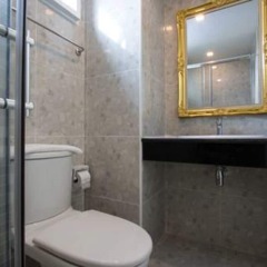 Отель B your home Hotel Donmueang Airport Bangkok Таиланд, Бангкок - отзывы, цены и фото номеров - забронировать отель B your home Hotel Donmueang Airport Bangkok онлайн ванная