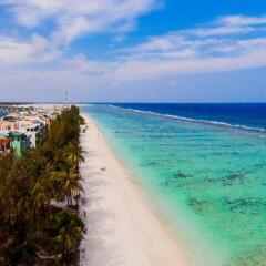 Отель Crystal Beach Inn Мале пляж