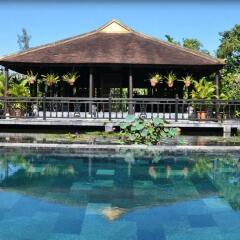 Отель Villa Hoa Su - Frangipani Village Resort бассейн