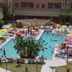 Отель Midpoint Club and Suites бассейн