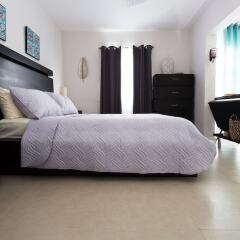 Отель Kingston Luxury Guest Apt at Sullivan сейф в номере
