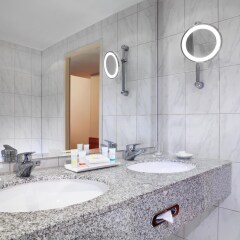 Отель Four Points By Sheraton Munich Central Германия, Мюнхен - отзывы, цены и фото номеров - забронировать отель Four Points By Sheraton Munich Central онлайн ванная
