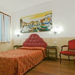Отель Fenice Apartments in Venice Италия, Венеция - отзывы, цены и фото номеров - забронировать отель Fenice Apartments in Venice онлайн комната для гостей фото 2
