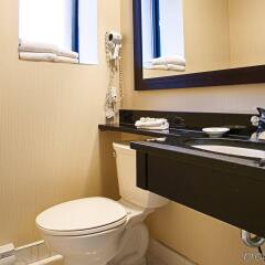 Отель Best Western Plus Montreal Downtown- Hotel Europa Канада, Монреаль - отзывы, цены и фото номеров - забронировать отель Best Western Plus Montreal Downtown- Hotel Europa онлайн ванная фото 2