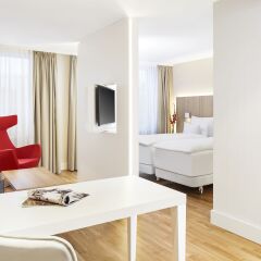 Отель NH Collection Hamburg City комната для гостей фото 5