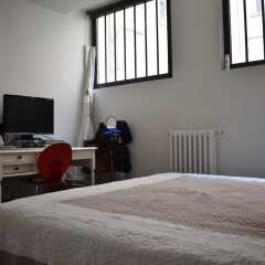 Апартаменты Spacious 2 Bedroom Loft Style Apartment Париж комната для гостей фото 2