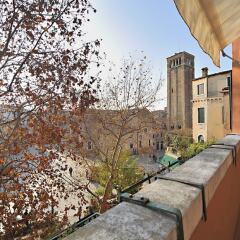 Апартаменты Venice Rialto Apartment With Balcony балкон
