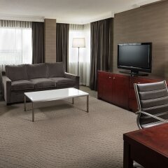Отель Sheraton Cavalier Calgary Hotel Канада, Калгари - отзывы, цены и фото номеров - забронировать отель Sheraton Cavalier Calgary Hotel онлайн комната для гостей фото 3