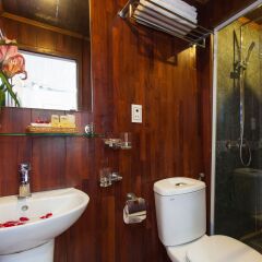 Отель Halong Lavender Cruises ванная