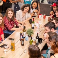 Hostel One Paralelo Барселона гостиничный бар