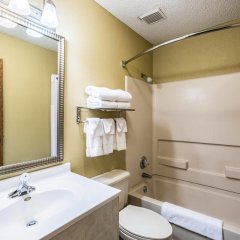 Quality Inn in Scottsbluff, United States of America from 130$, photos, reviews - zenhotels.com bathroom photo 2