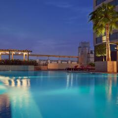 Отель Al Ghurair Rayhaan by Rotana бассейн фото 3