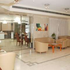 Отель Al Buhairah Hotel Apartments ОАЭ, Шарджа - отзывы, цены и фото номеров - забронировать отель Al Buhairah Hotel Apartments онлайн интерьер отеля