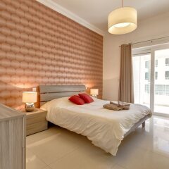 Отель Luxury Apartment IN Fort Cambridge With Pool Мальта, Слима - отзывы, цены и фото номеров - забронировать отель Luxury Apartment IN Fort Cambridge With Pool онлайн комната для гостей фото 2