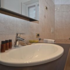 Апартаменты Spacious Family Apartment at Prati ванная