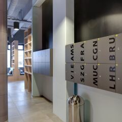 MEININGER Hotel Berlin Airport интерьер отеля
