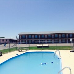 Отель Budget Host Platte Valley Inn бассейн