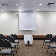 Отель Days Inn by Wyndham Calgary South Канада, Калгари - отзывы, цены и фото номеров - забронировать отель Days Inn by Wyndham Calgary South онлайн помещение для мероприятий