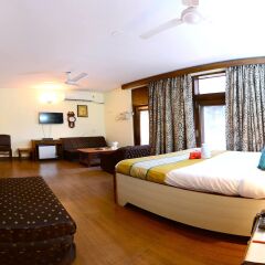 Отель Fabhotel Kailash Colony Metro Station комната для гостей фото 3